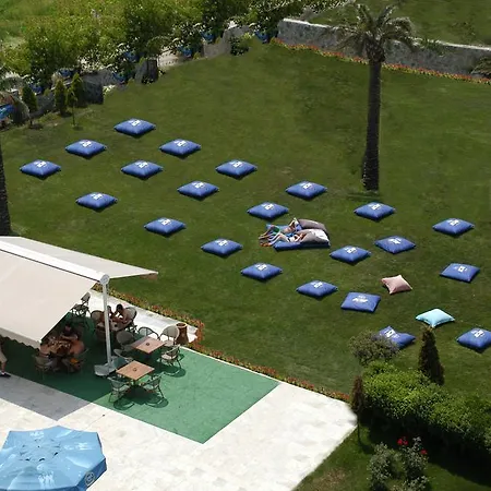 Pelikan Отель Бююкчекмедже